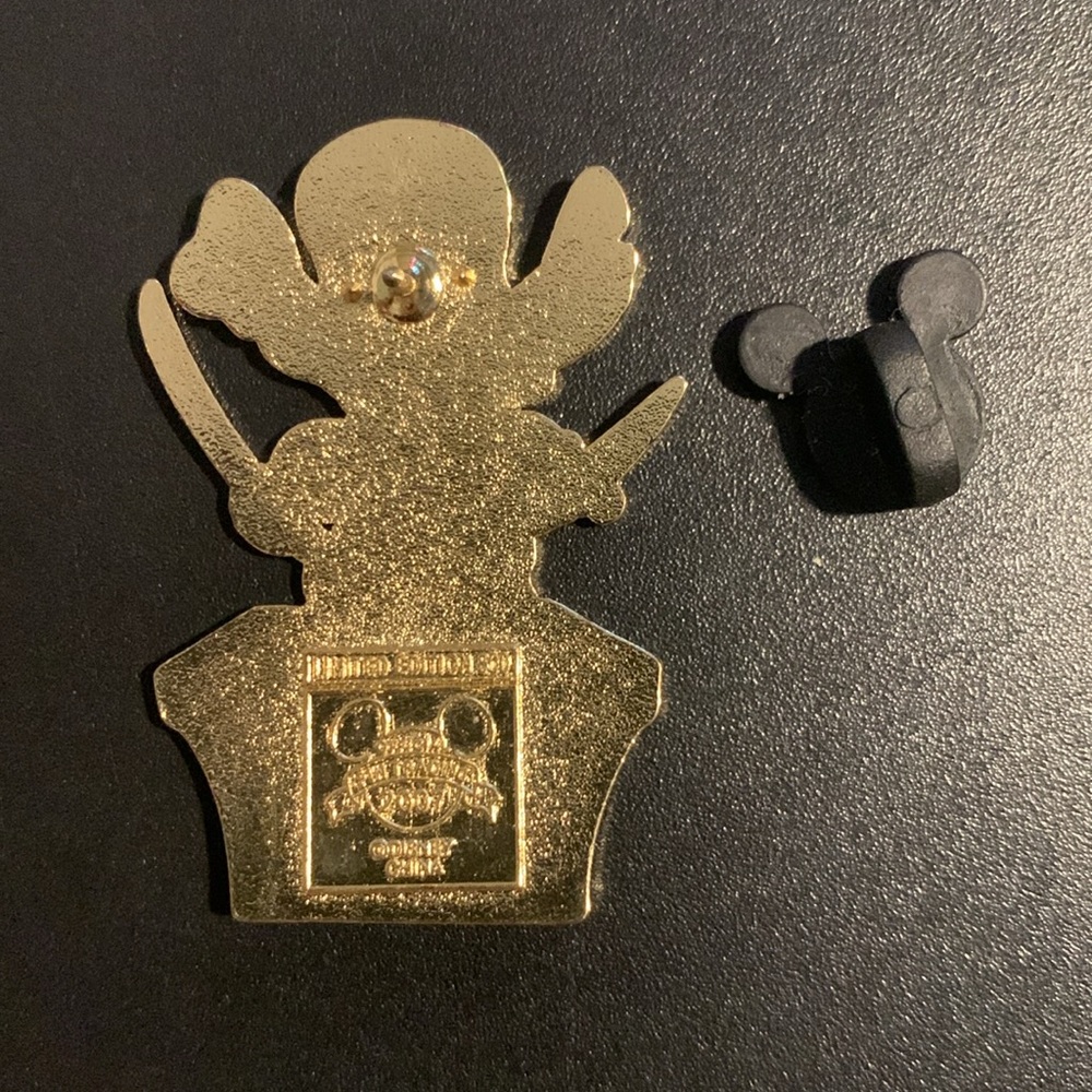 Disney WDW - Adventures on the 7 Seas Lagoon - Caribbean Pirate Stitch LE500 Pin - Picture 2 of 3
